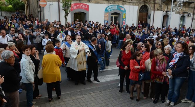 NOI STIAMO CON PADRE ENZO